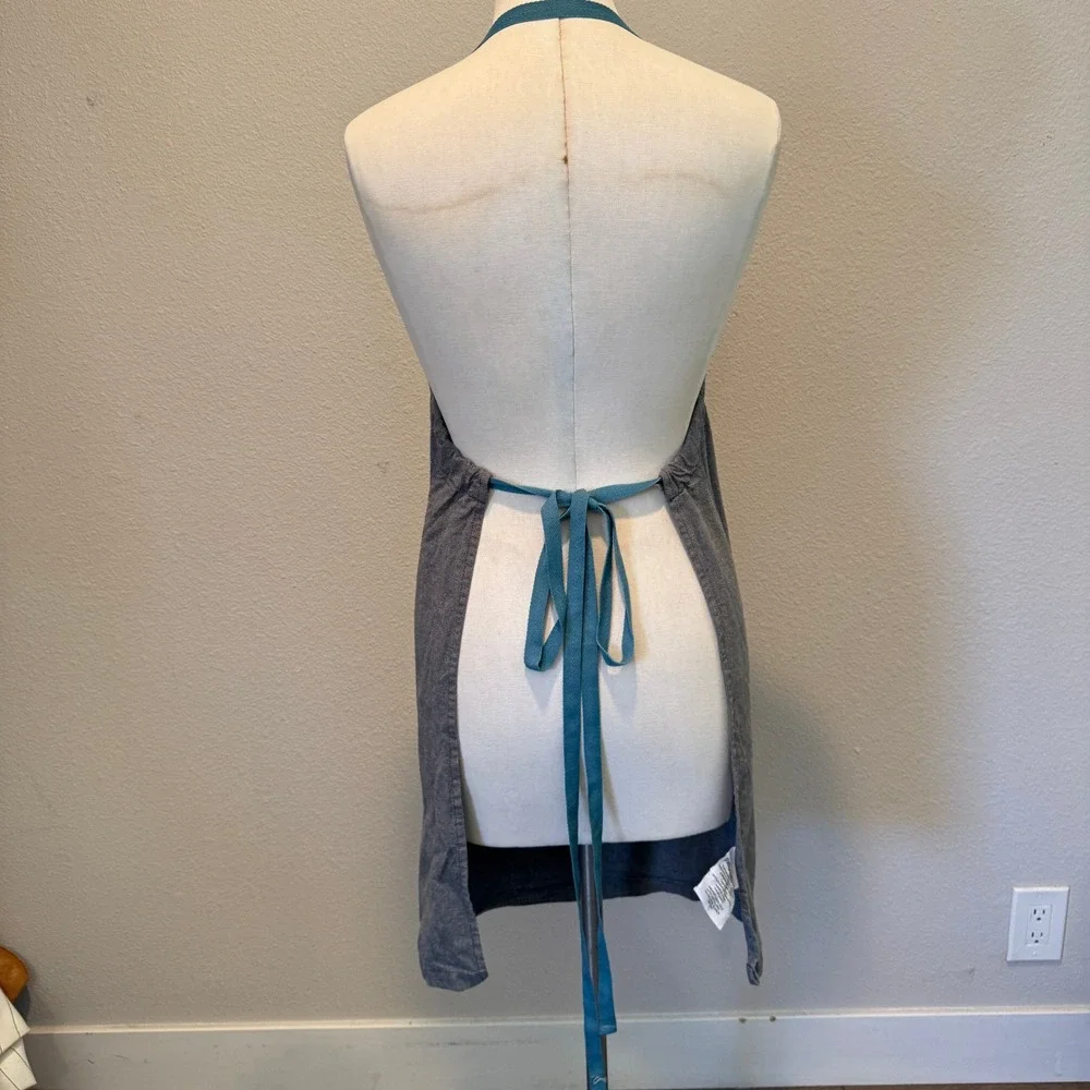 Pampered Chef Grey Chambray Cotton Apron with Pockets‎ and Teal Ties Logo